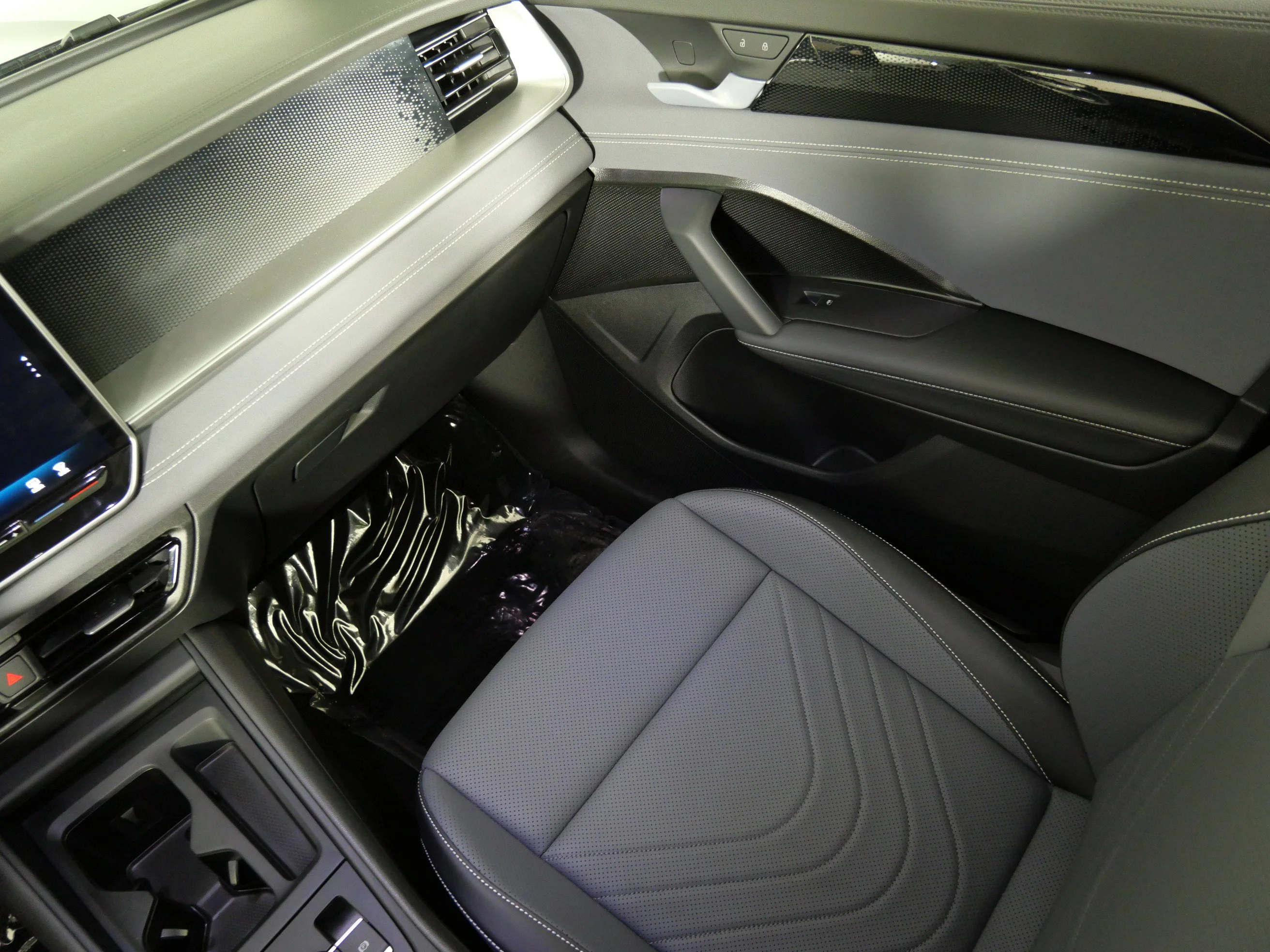 Certified Used 2026  Volkswagen SE image 11