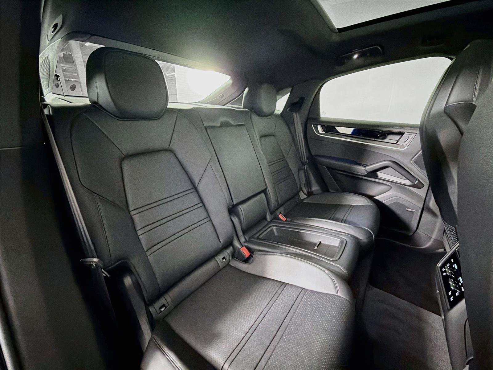 New 2026 Chromite Black Metallic Porsche Coupé image 27