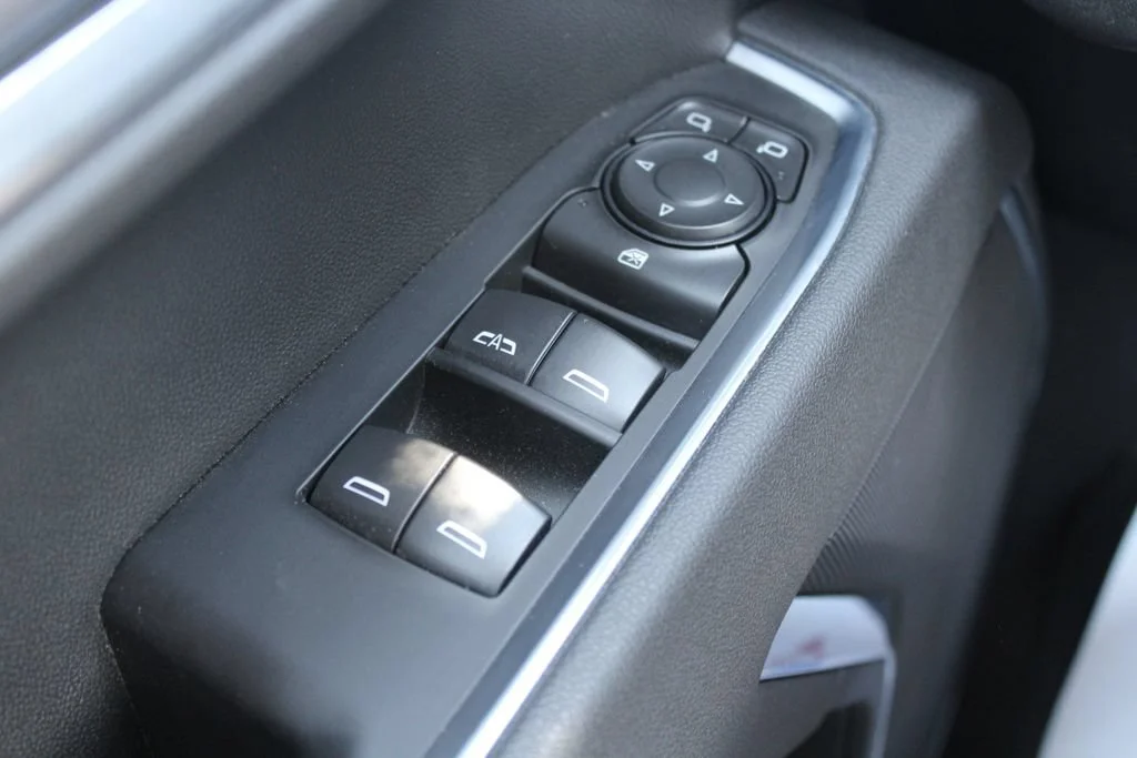 New 2026 Summit White GMC SLE image 19
