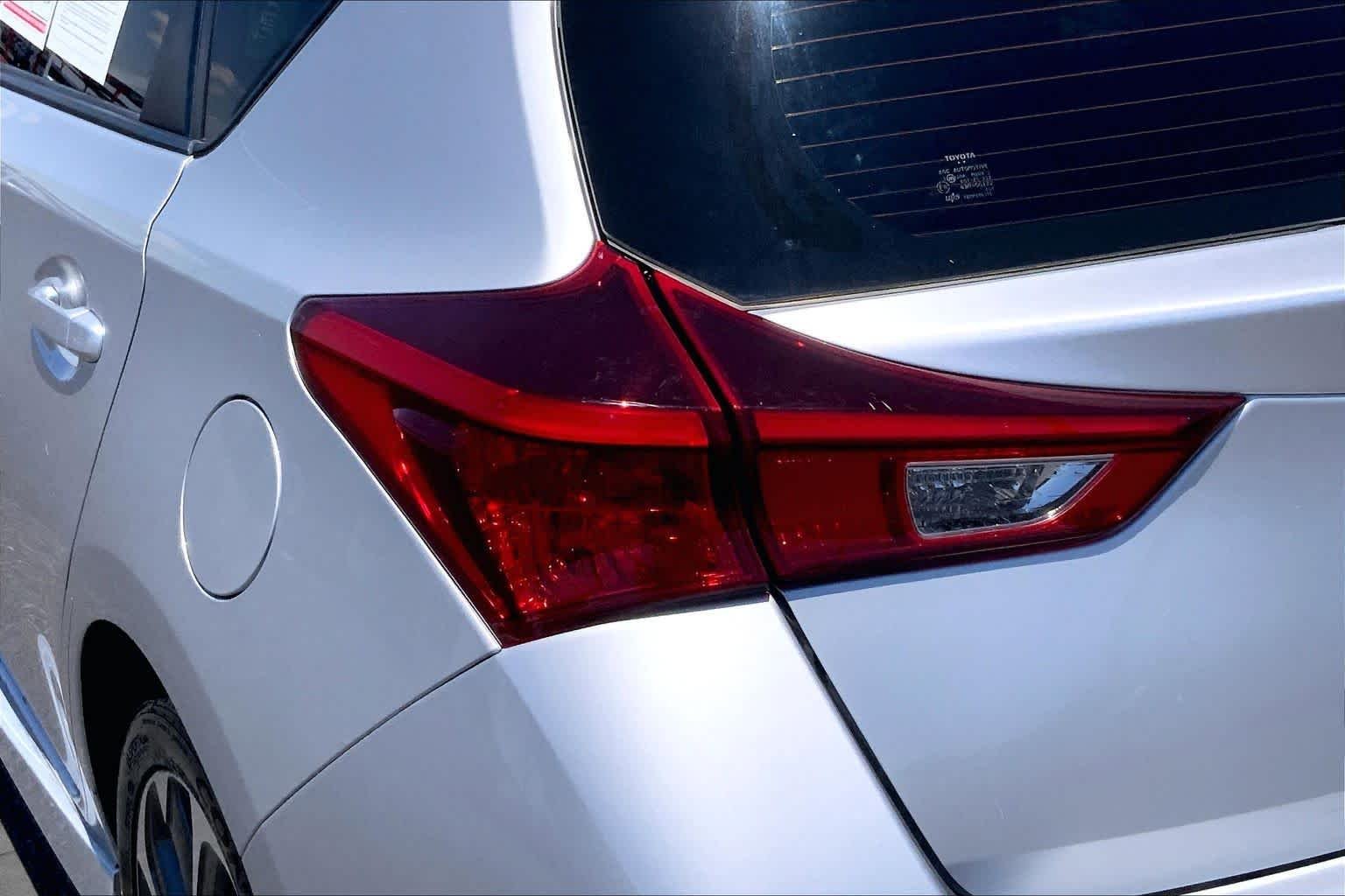Used 2018 Classic Silver Metallic Toyota  image 29