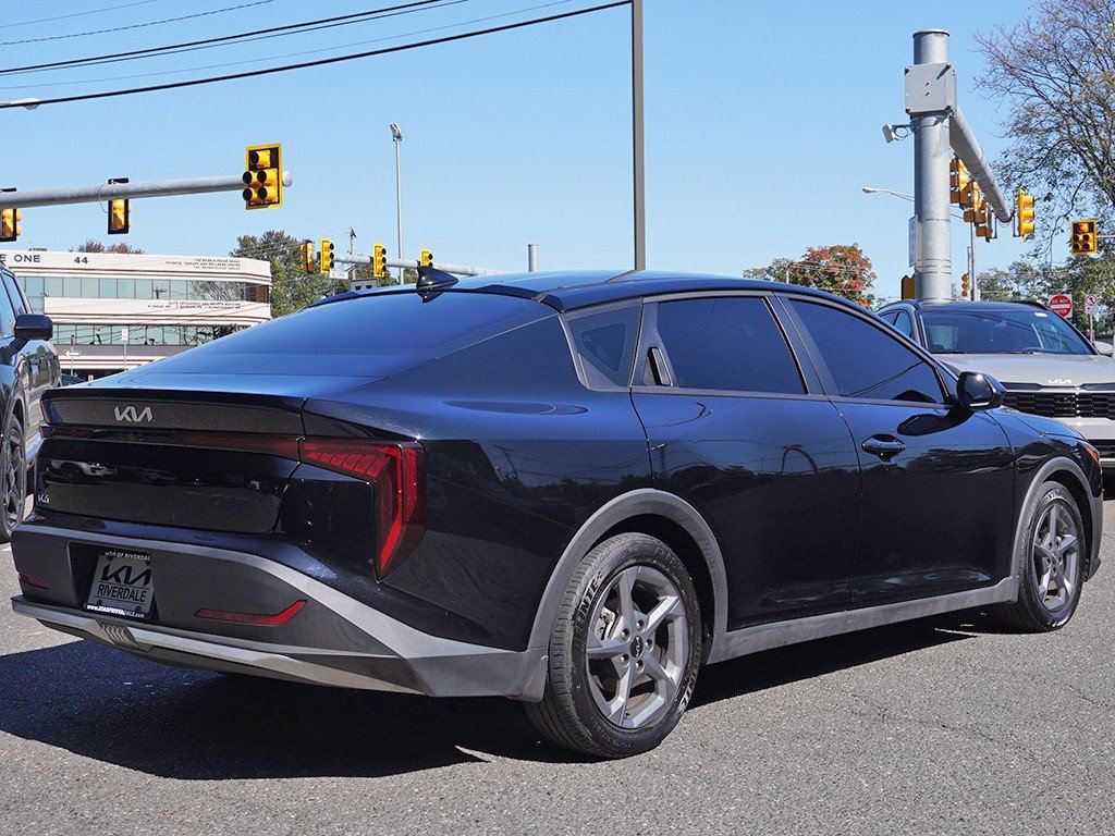 Used 2025 Black Kia LXS image 8