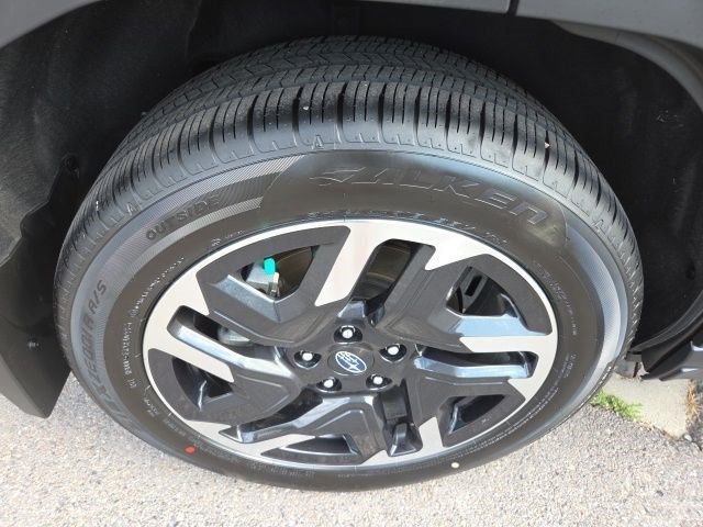 Used 2026 Autumn Green Metallic Subaru Limited image 21