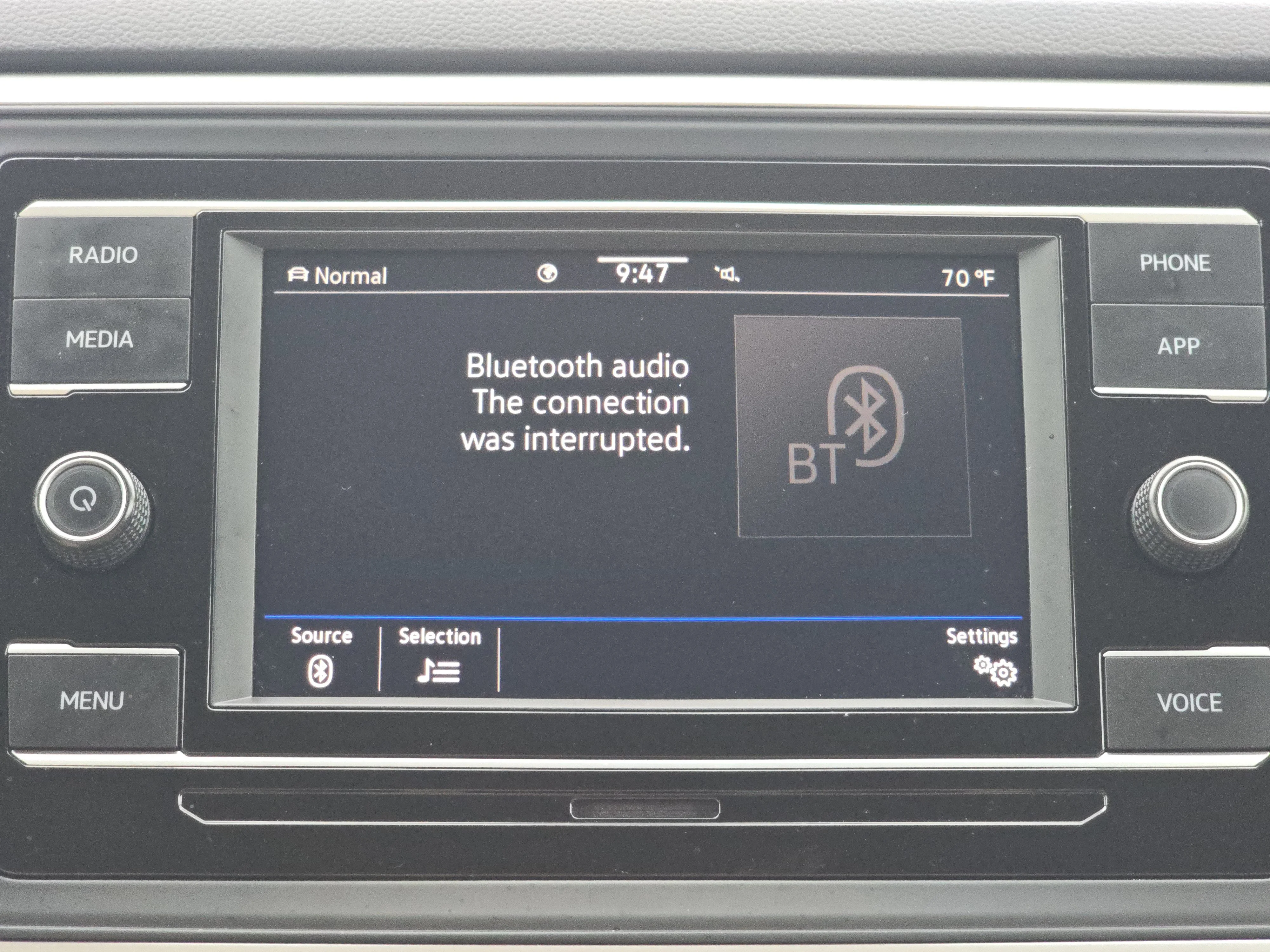 Certified Used 2022 Pure White Volkswagen 2.0T SE image 11