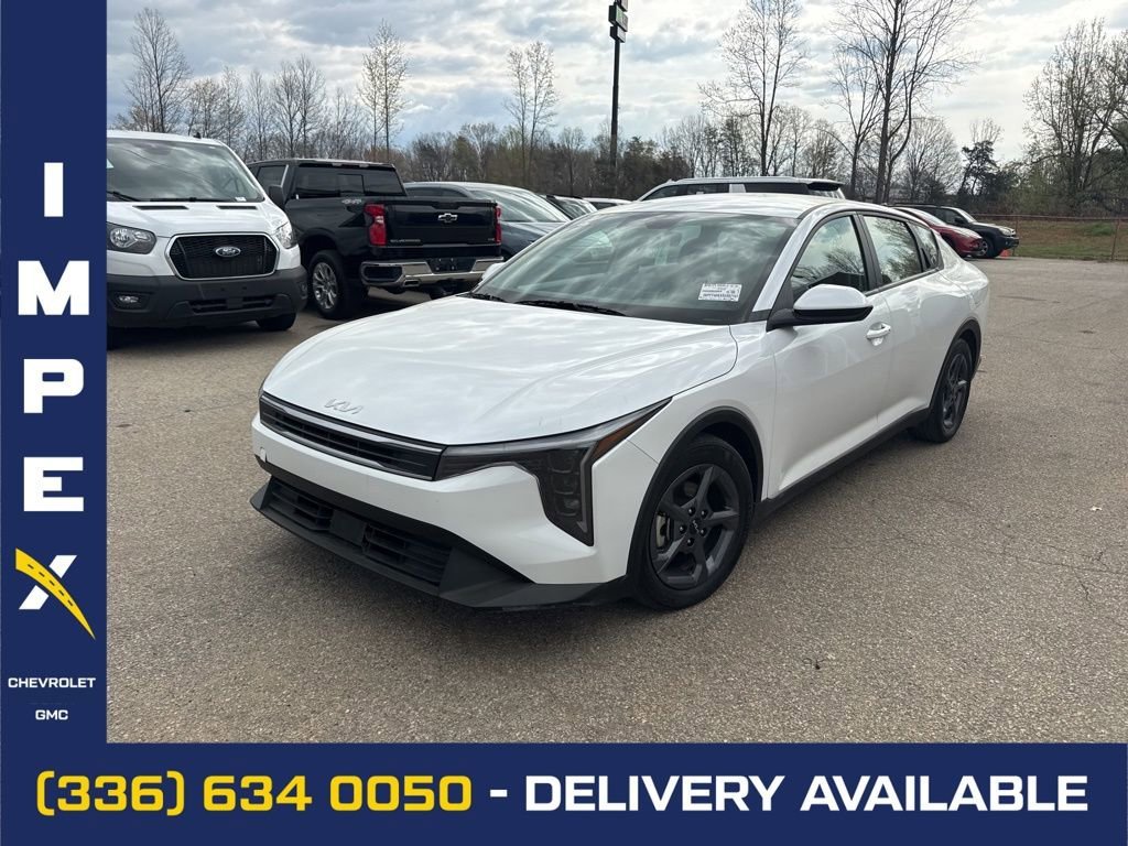 White 2025 Kia K4 LXS FWD Sedan Front-Wheel Drive