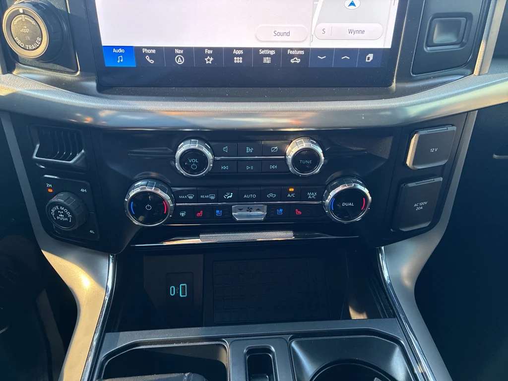 Used 2024 Agate Black Metallic Ford LARIAT image 25