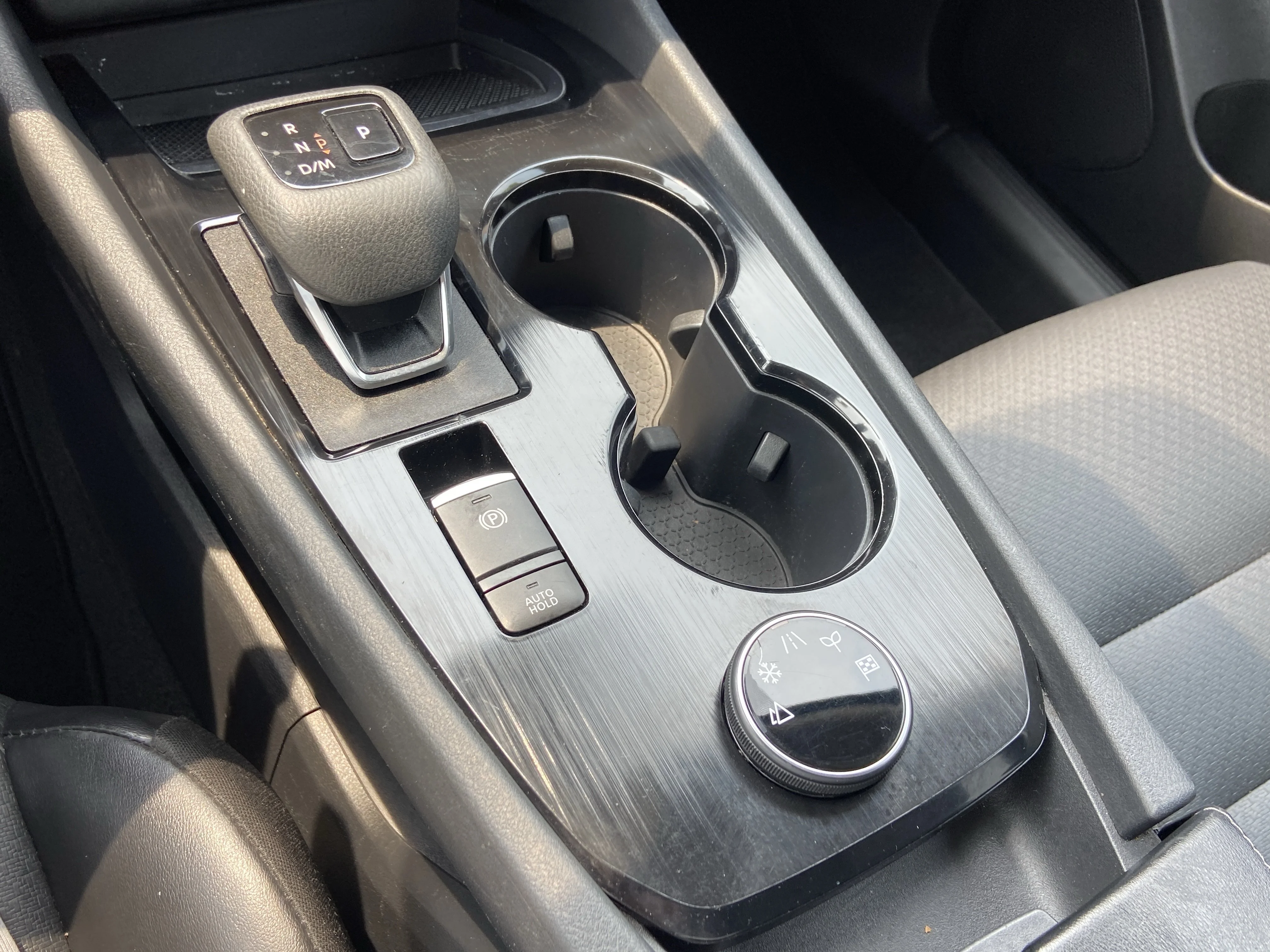 2024 Nissan Rogue SV - Photo 21