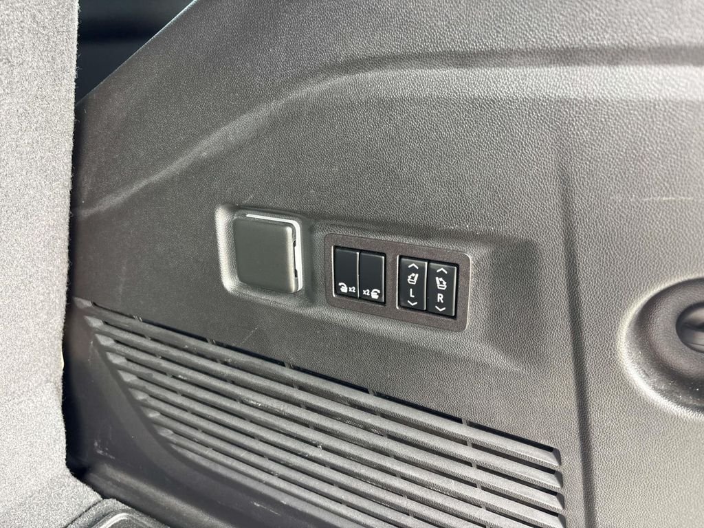 Used 2023 Beige Chevrolet Premier image 18