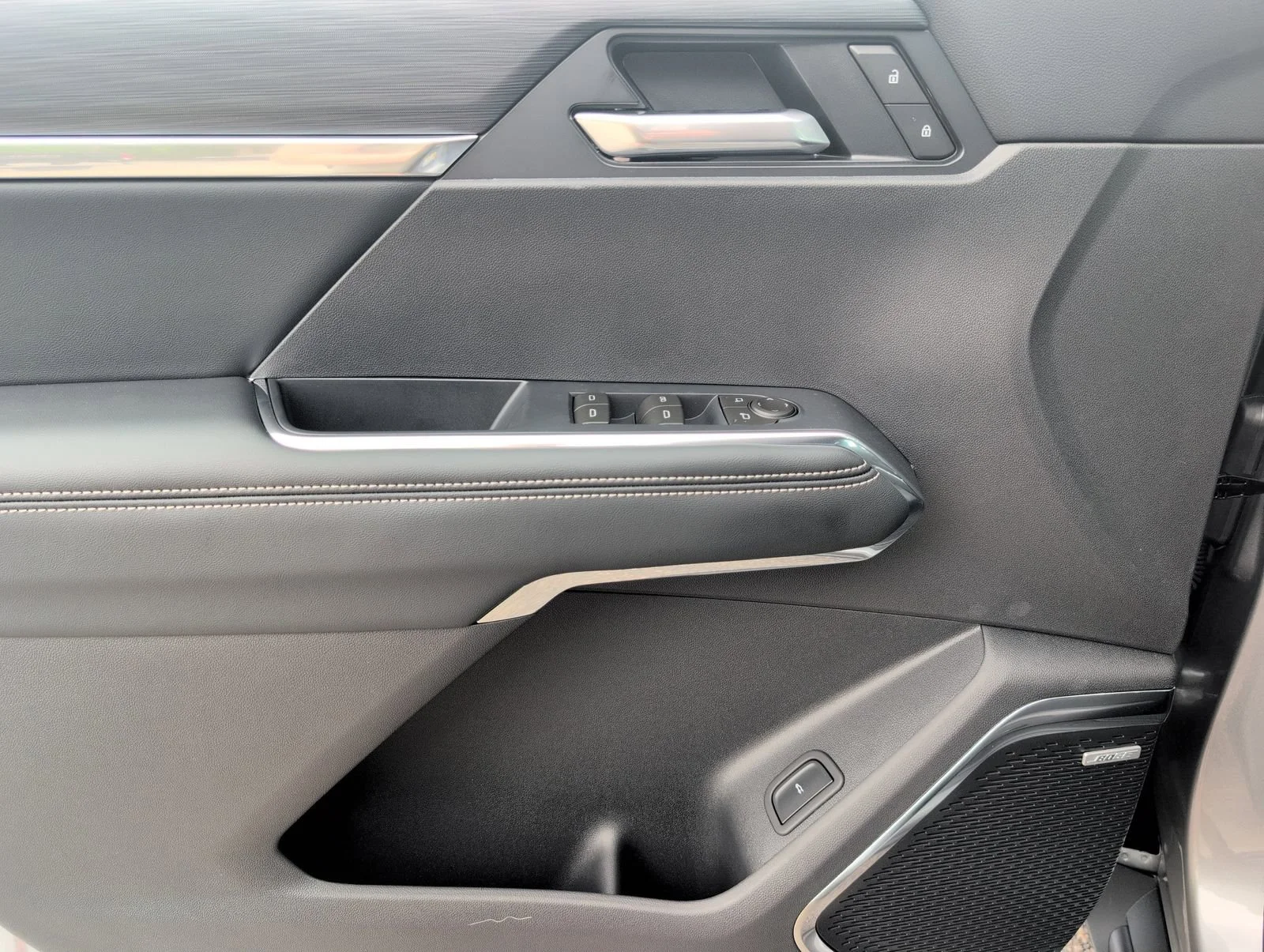 New 2026 Sterling Metallic GMC Elevation image 15
