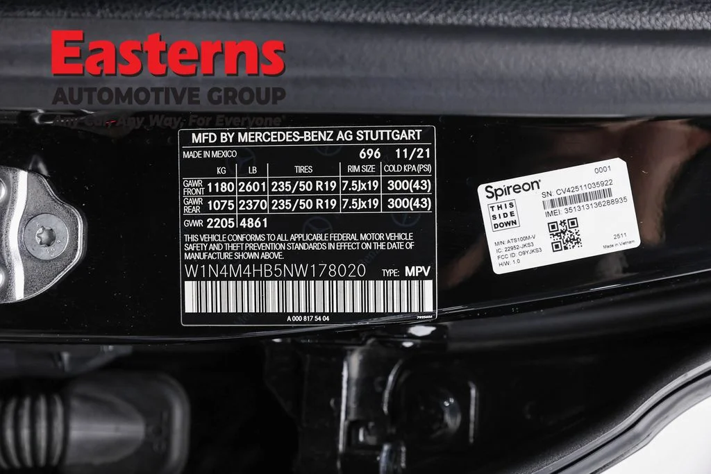 Used 2022 Black Mercedes-Benz GLB 250 image 35