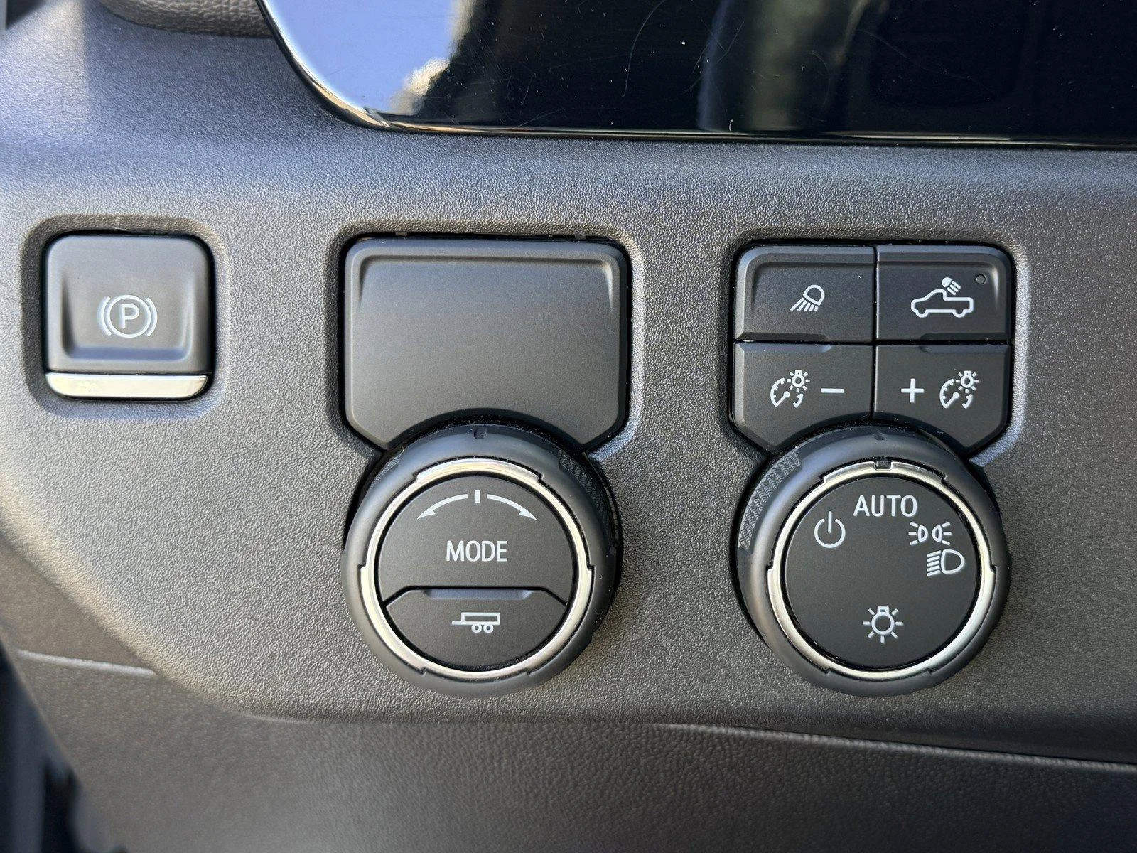 Used 2024 Summit White Chevrolet LT image 18