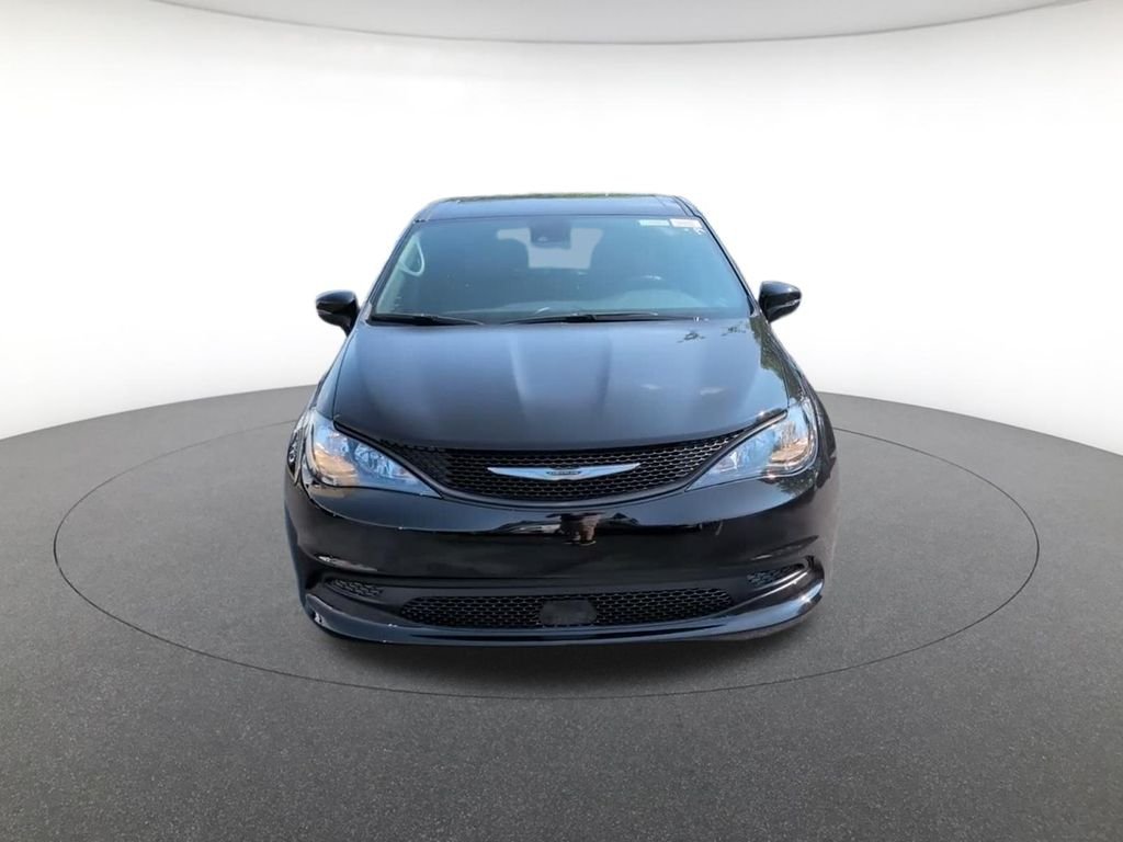 New 2027 Diamond Black Crystal Pearl-Coat Exterior Paint Chrysler LX image 13