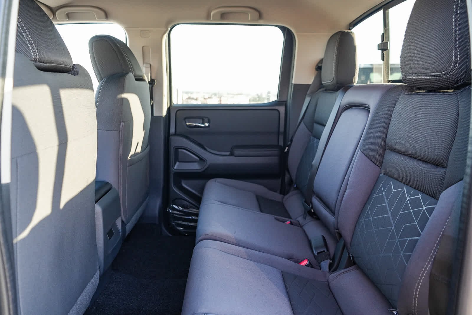 Nueva Nissan Crew Cab SV Super Black 2027, imagen 21