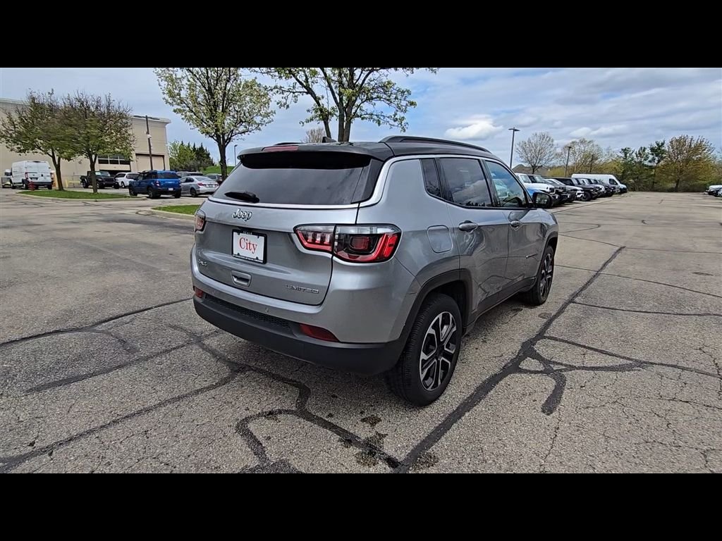 Certified Used 2024  Jeep Limited image 7
