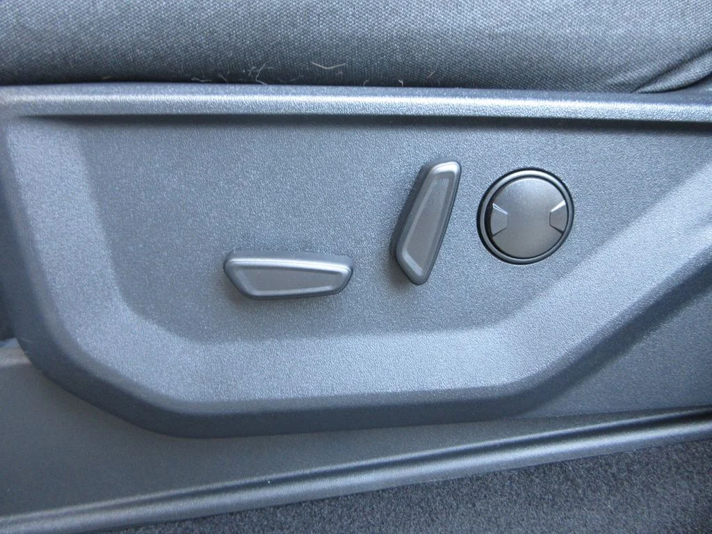 Certified Used 2024 Oxford White Ford Flash image 12