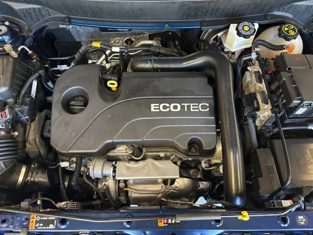Used 2022  GMC SLE image 25