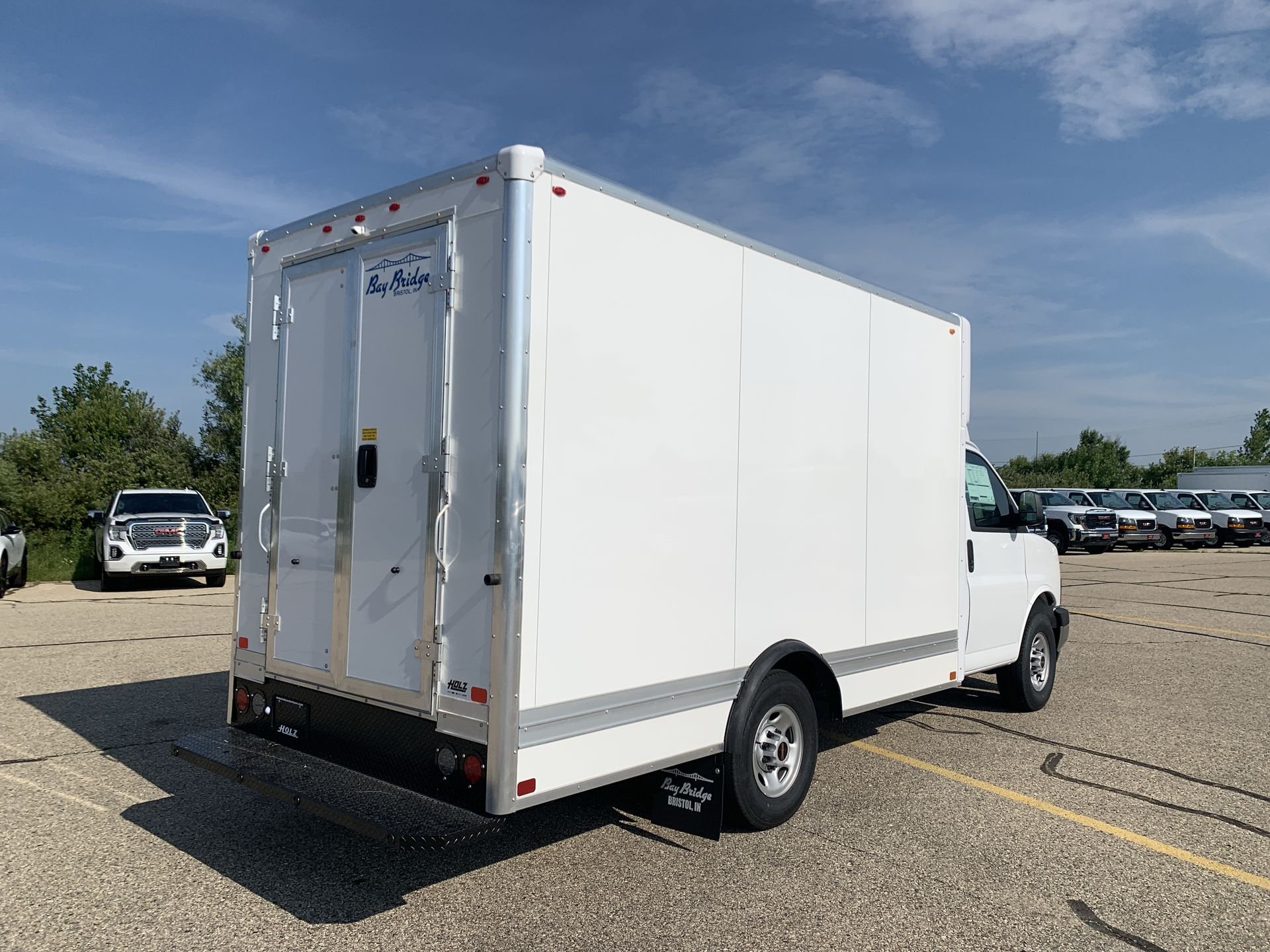 New 2025 Summit White GMC 1WT image 48