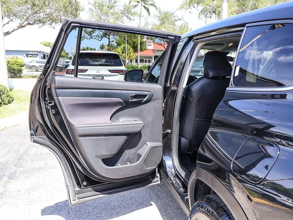 2024 Toyota Highlander LE - Photo 22