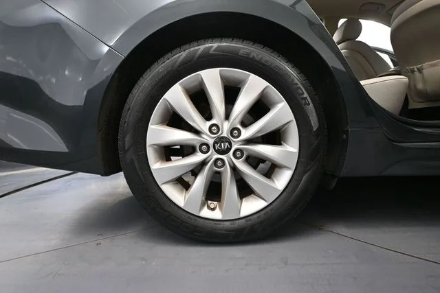 Used 2016 Green Kia LX image 13