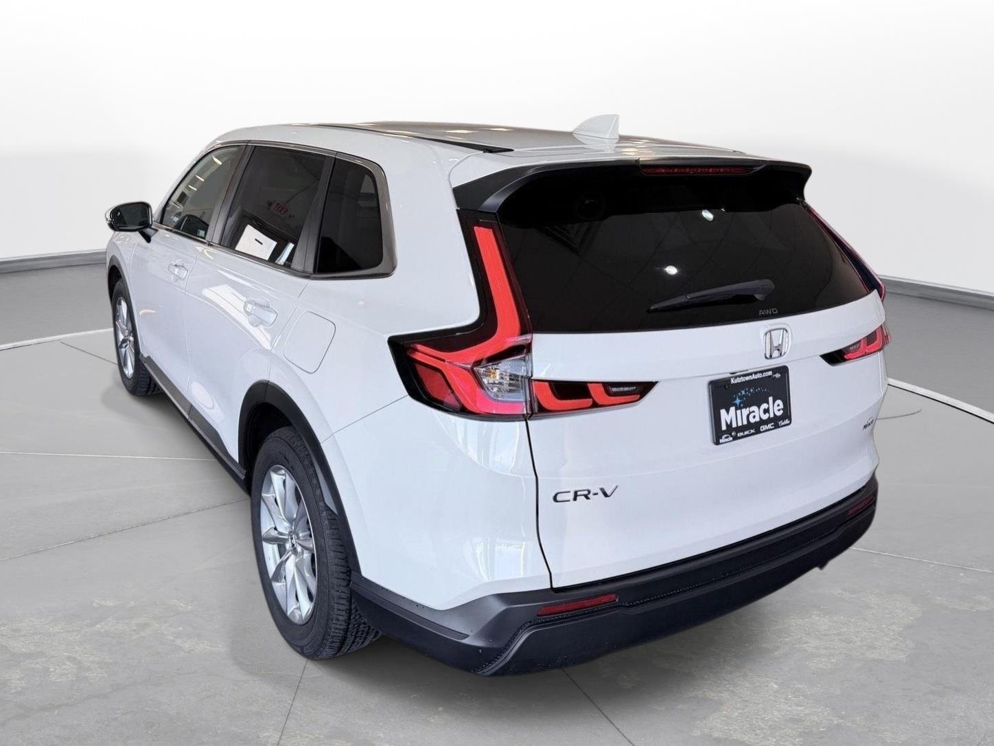 Used 2026 Platinum White Pearl Honda EX image 4