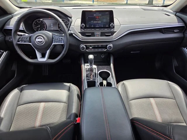 2025 Nissan Altima SR - Photo 12