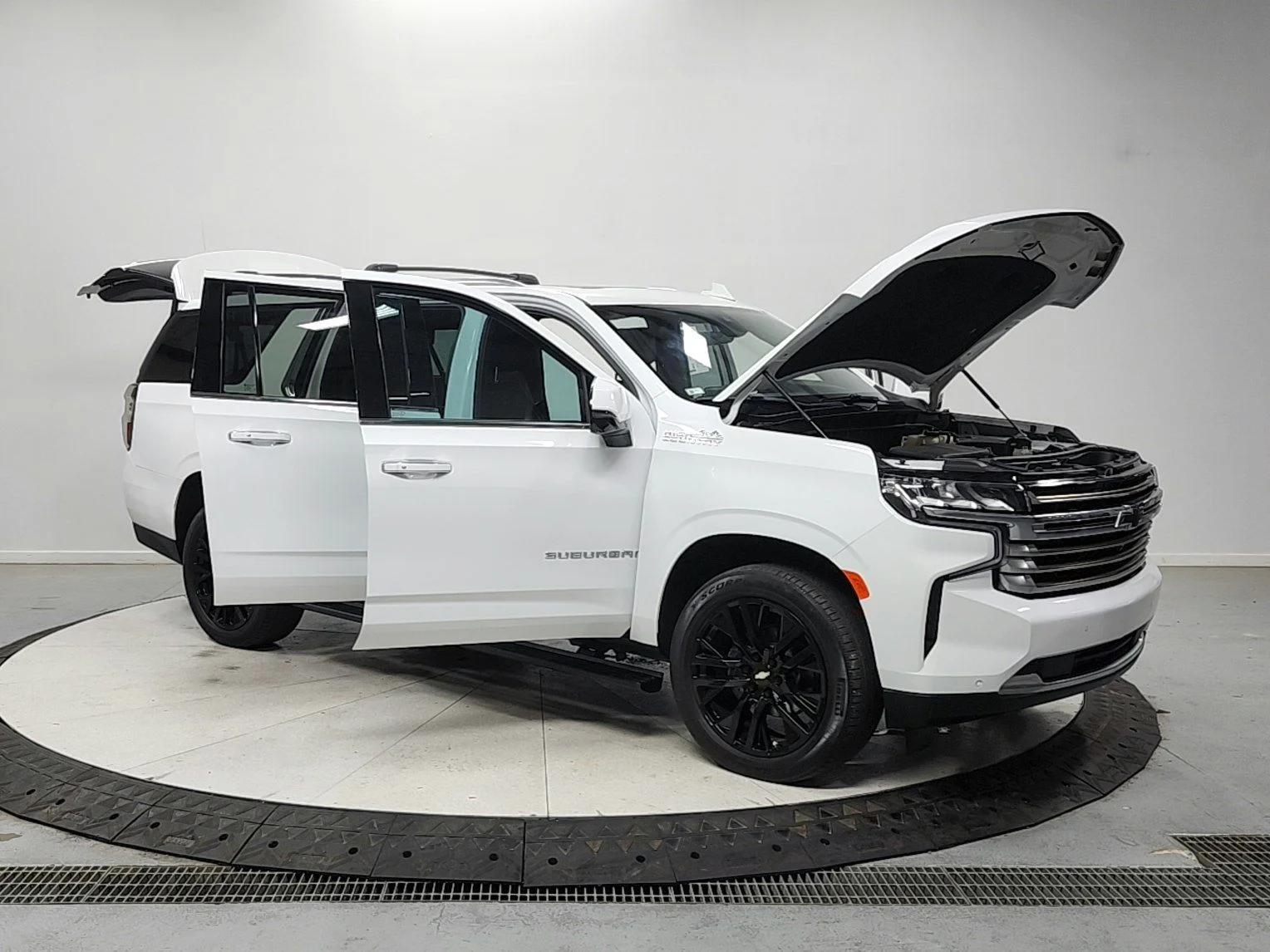 Used 2021 White Chevrolet High Country image 9