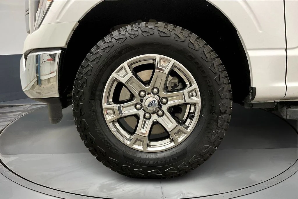 Used 2021 White Ford Lariat image 12