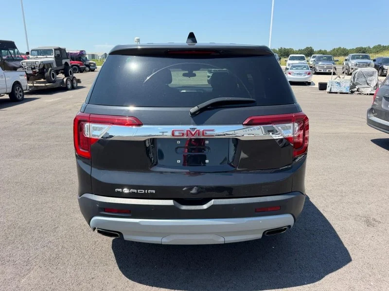 Certified Used 2020 Carbon Black Metallic GMC SLE image 6