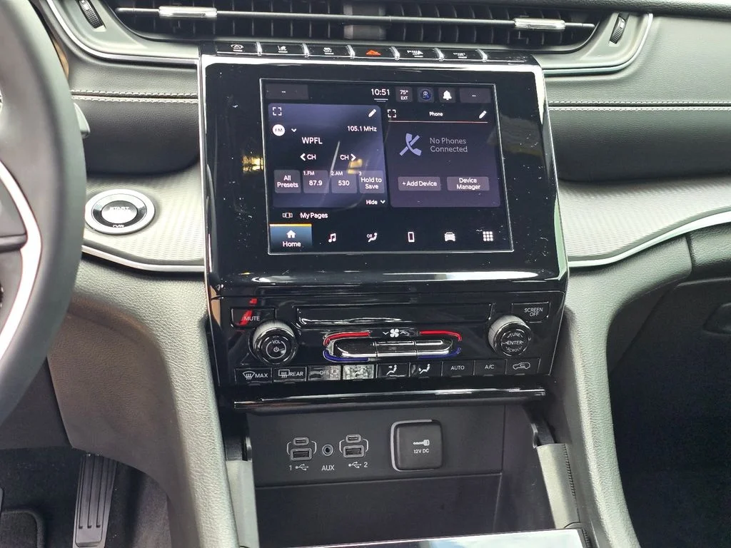 Used 2025 Silver Jeep Laredo image 19