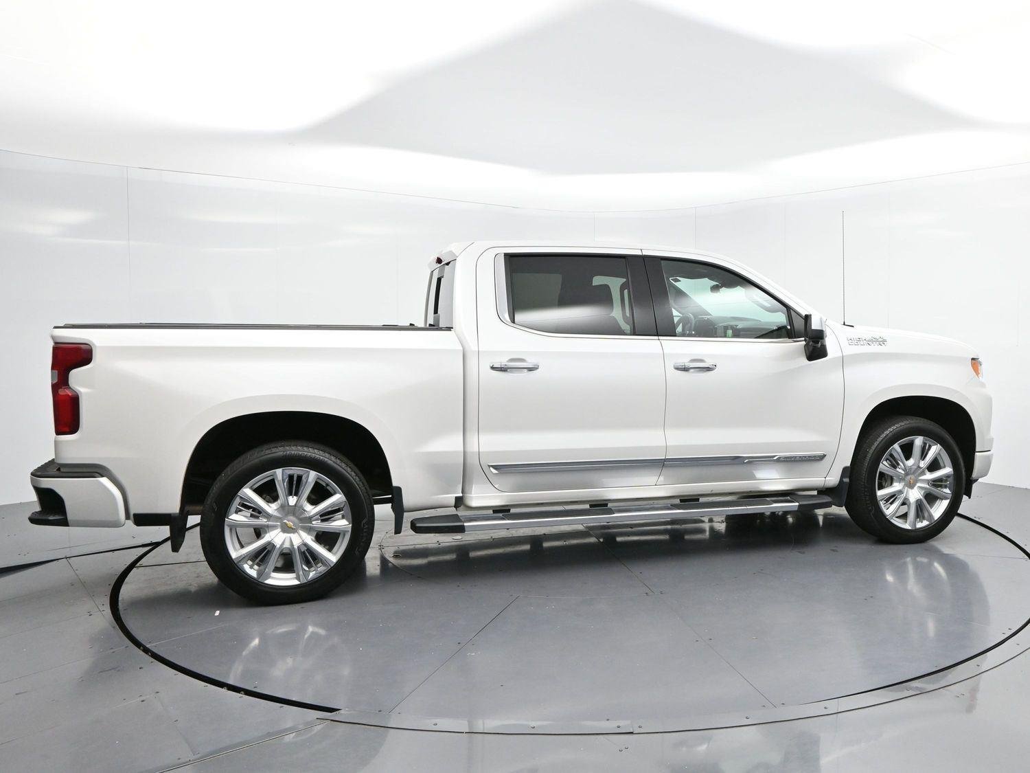 Used 2024 Iridescent Pearl Tricoat Chevrolet High Country image 8