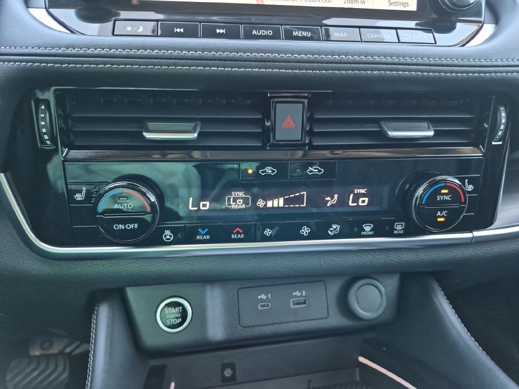 Used 2022 Gold Nissan Platinum image 22