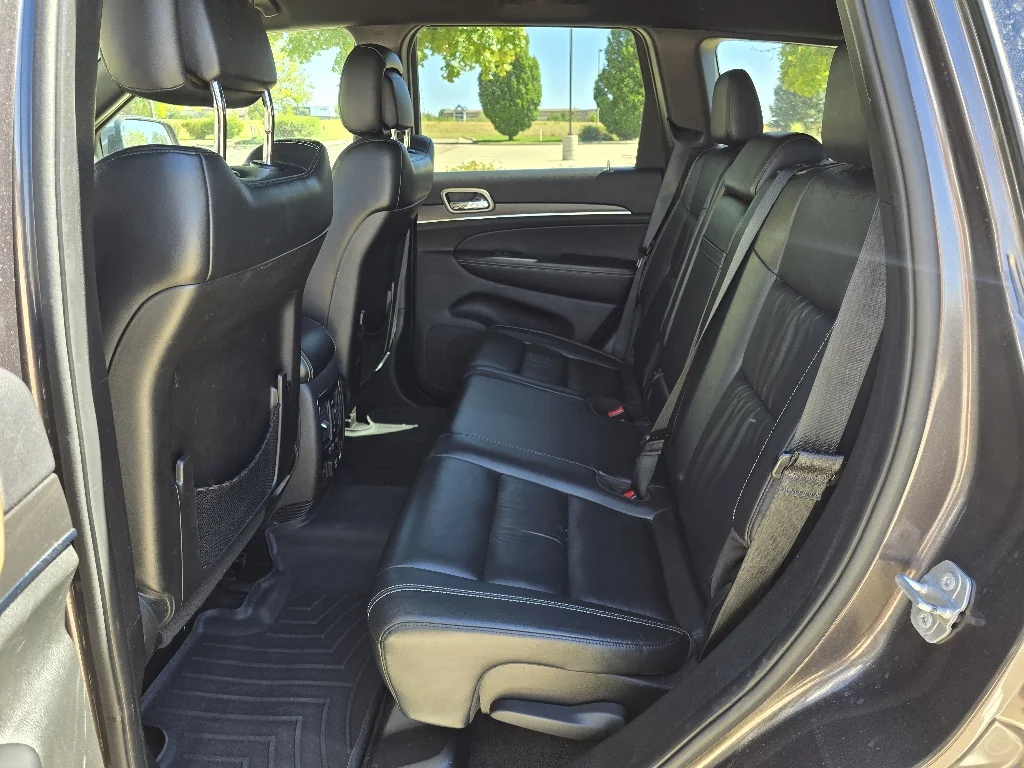 Used 2015 Granite Crystal Metallic Clearcoat Jeep Limited image 14
