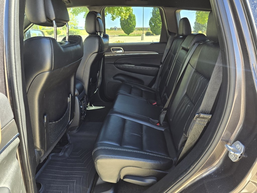 Used 2015 Granite Crystal Metallic Clearcoat Jeep Limited image 14