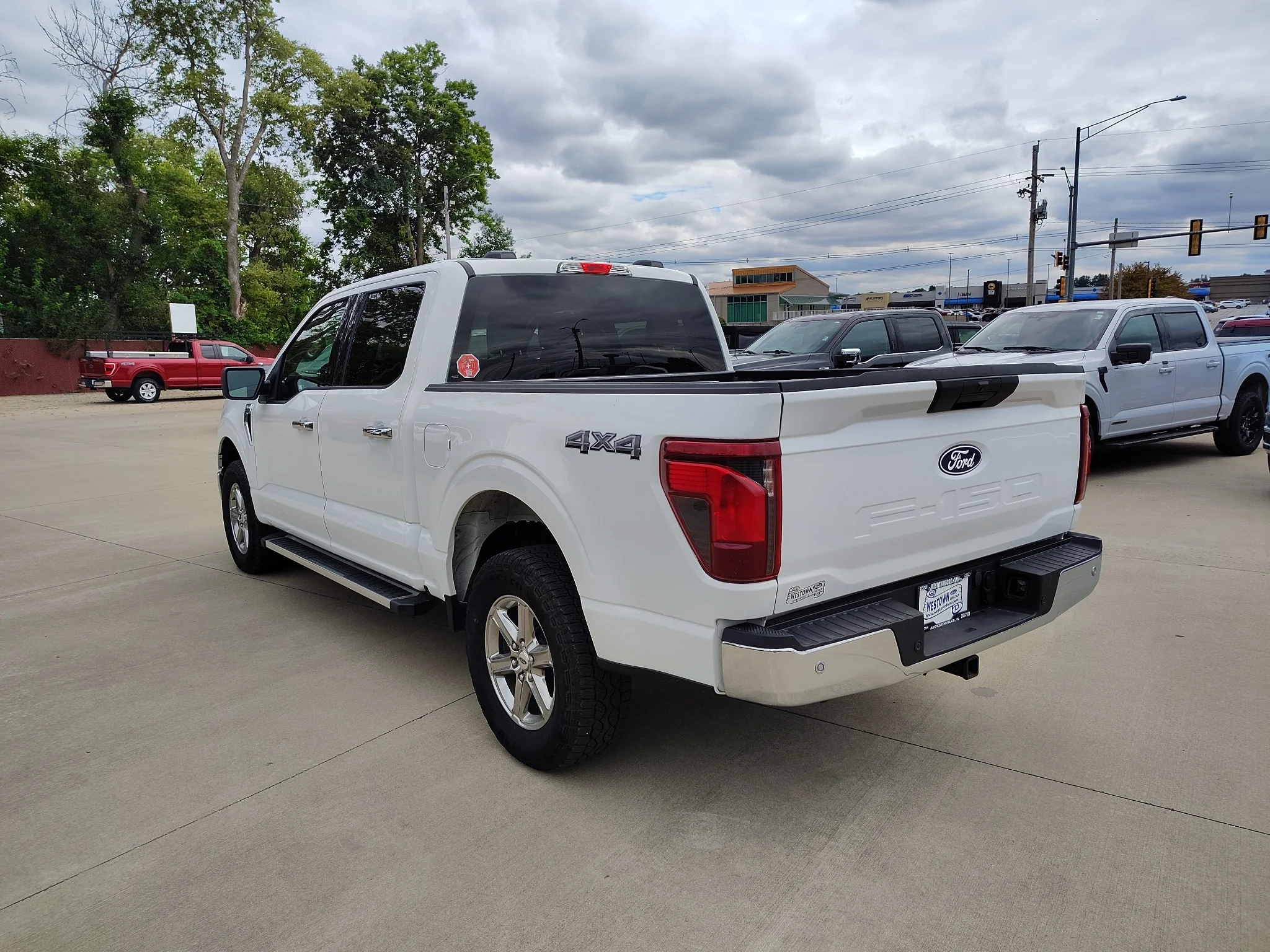 Used 2025 Oxford White Ford XLT image 6
