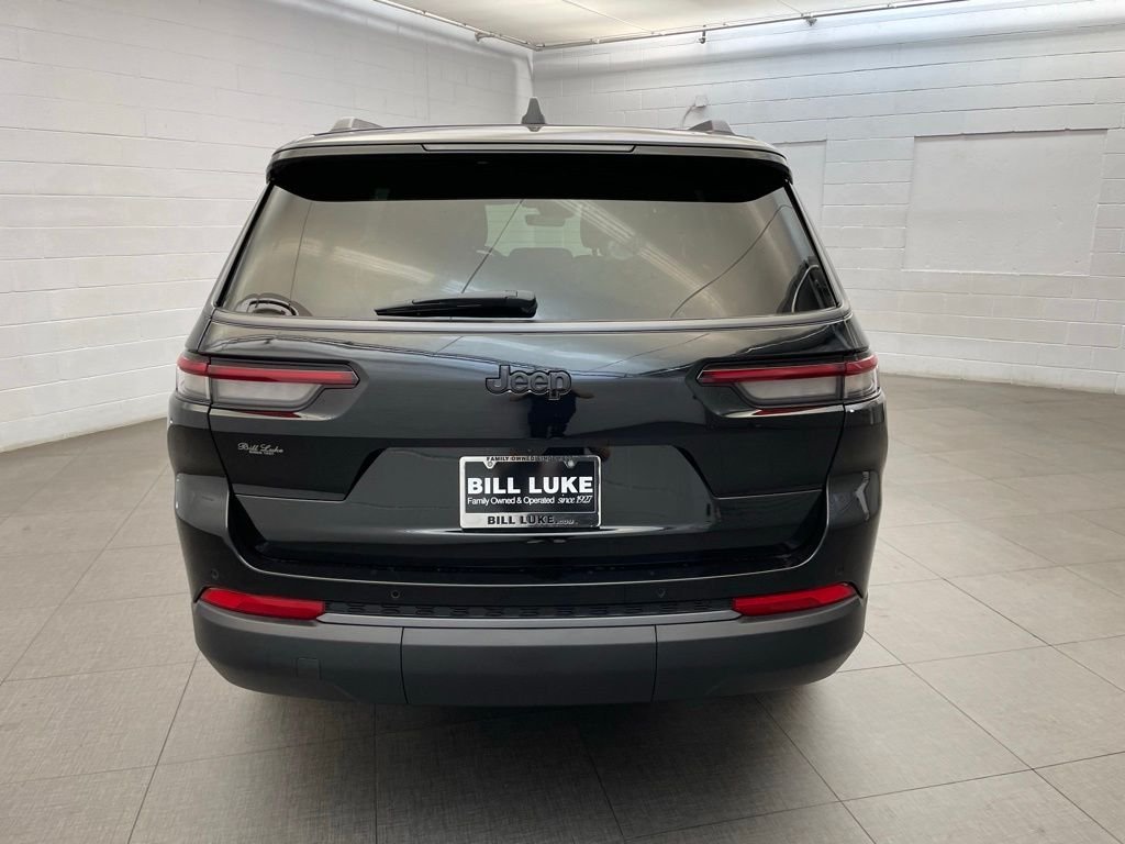 New 2026 Diamond Black Crystal Pearl-Coat Exterior Paint Jeep Altitude image 4