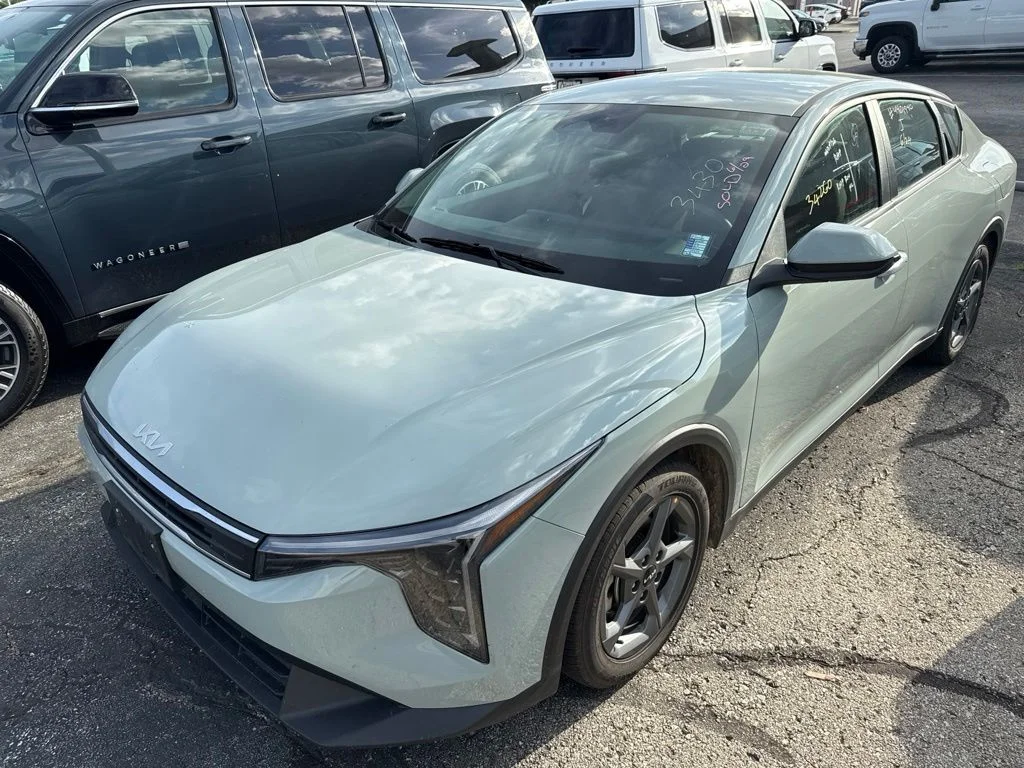 2025 Kia K4 LXS AT's photo