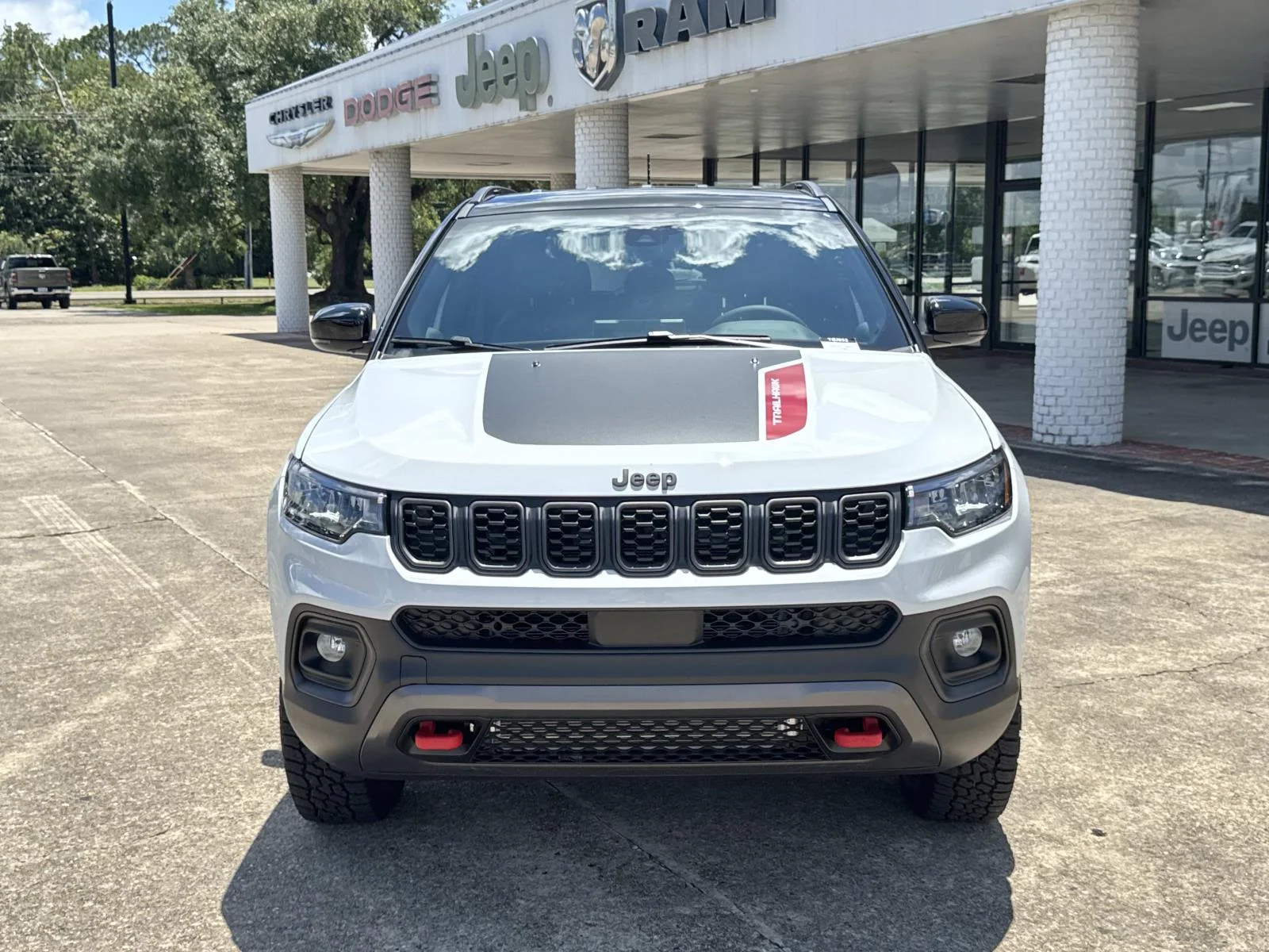 New 2026 Bright White Clear-Coat Exterior Paint Jeep Trailhawk image 2
