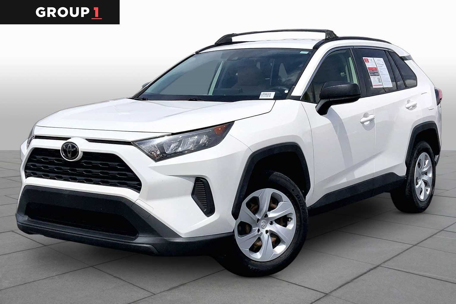 2020 Toyota RAV4 LE FWD's photo