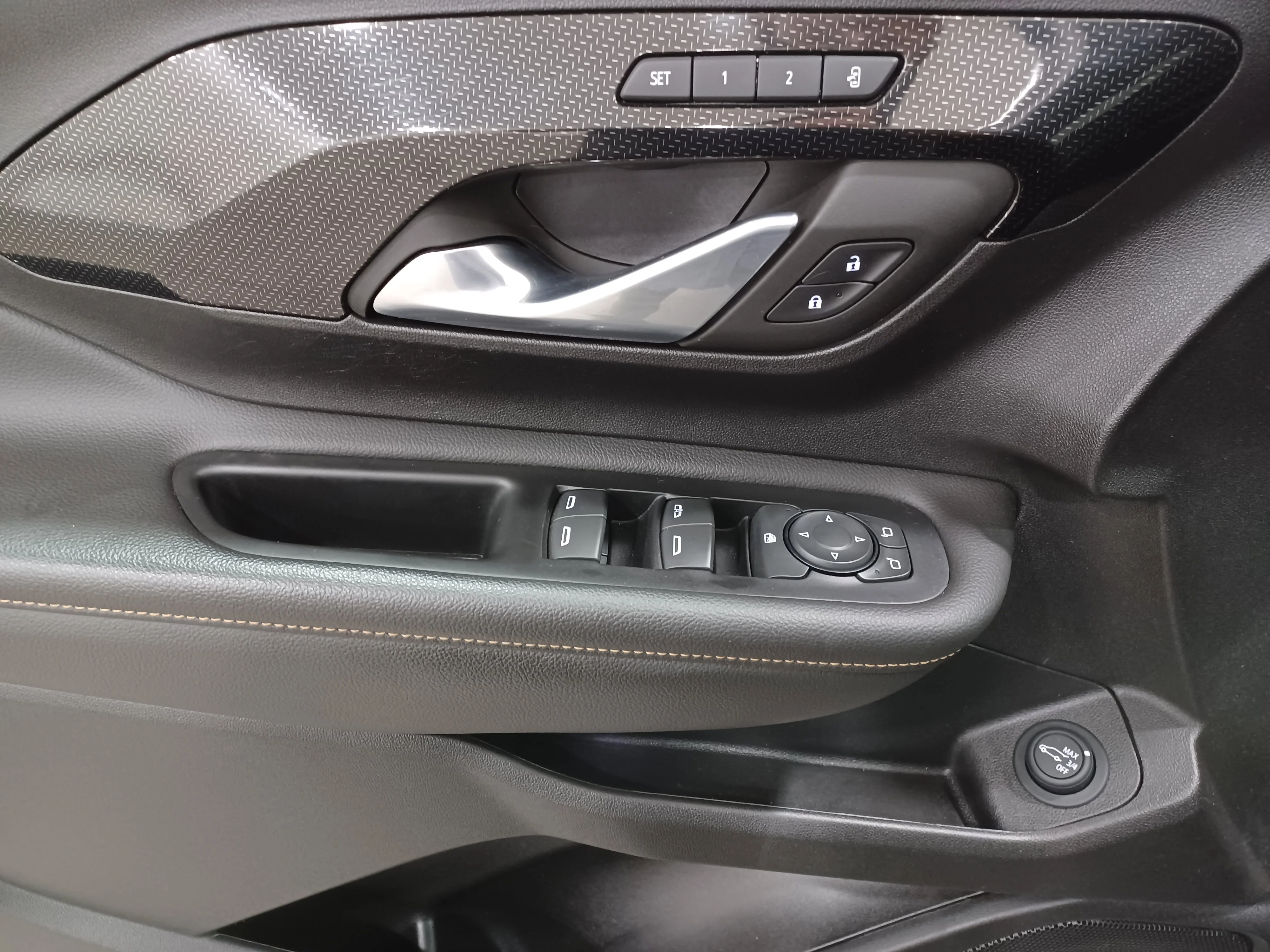 Certified Used 2023 White GMC AT4 AWD *Adaptive Cruise | Remote Start | Htd Leather | Htd Wheel | Apple CarPlay | Park Assist image 9