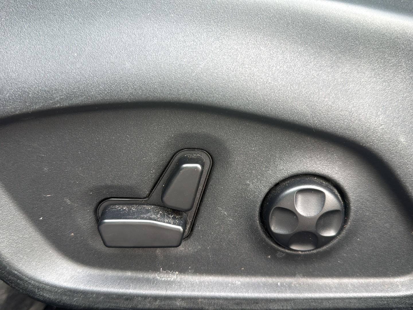 Used 2019 Jazz Blue Pearlcoat Jeep Latitude image 10