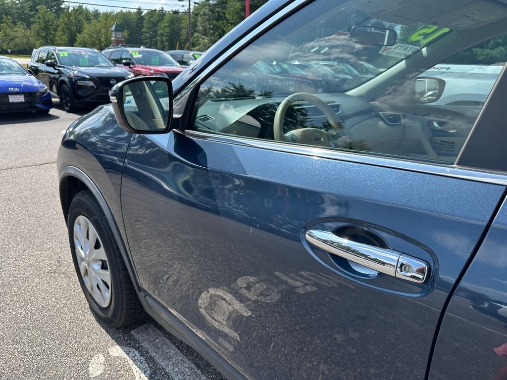 Used 2015 Blue Nissan S image 11