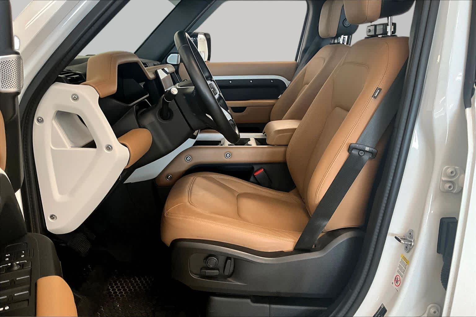 Used 2025 Fuji White Land Rover X-Dynamic SE image 7