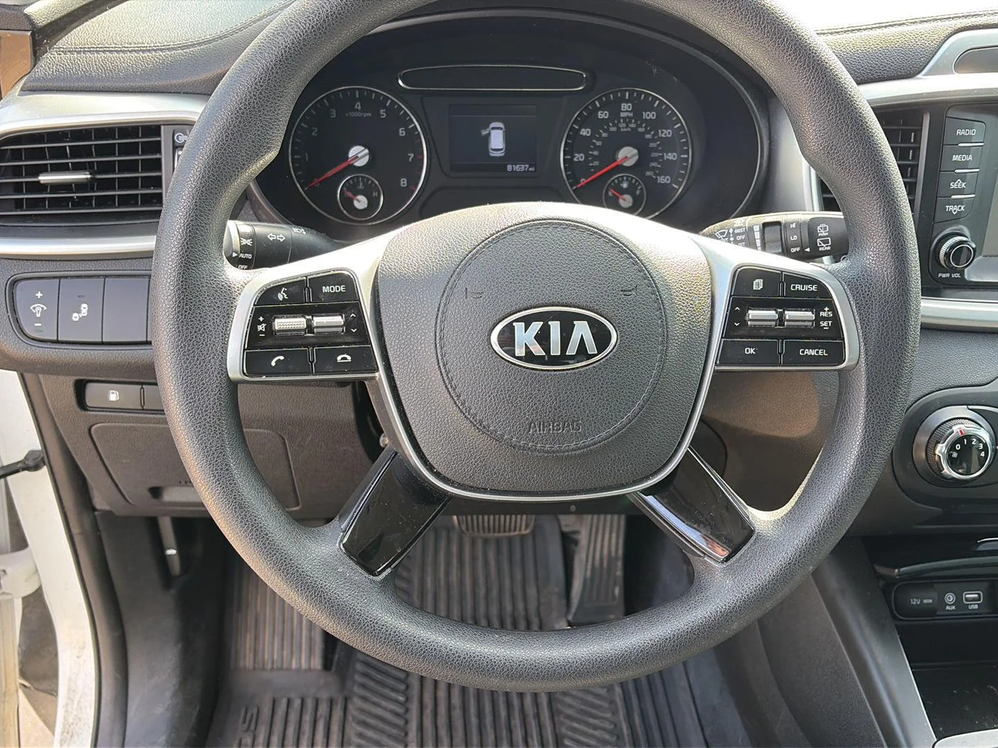 Used 2019 White Kia LX image 23