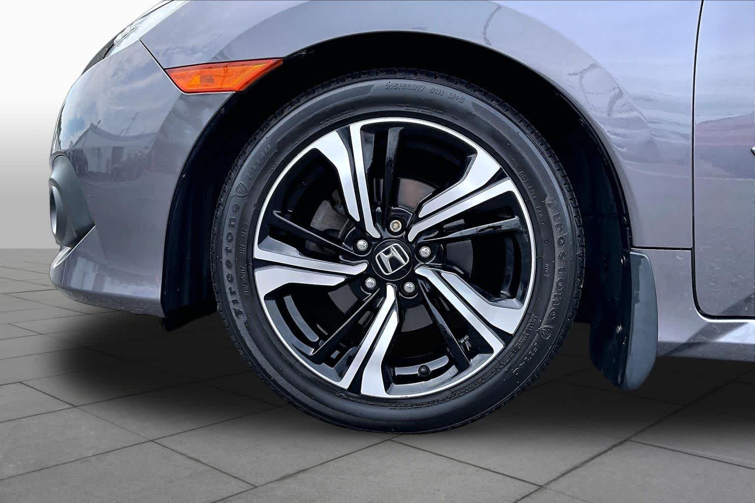 Used 2016 Modern Steel Metallic Honda Touring image 11