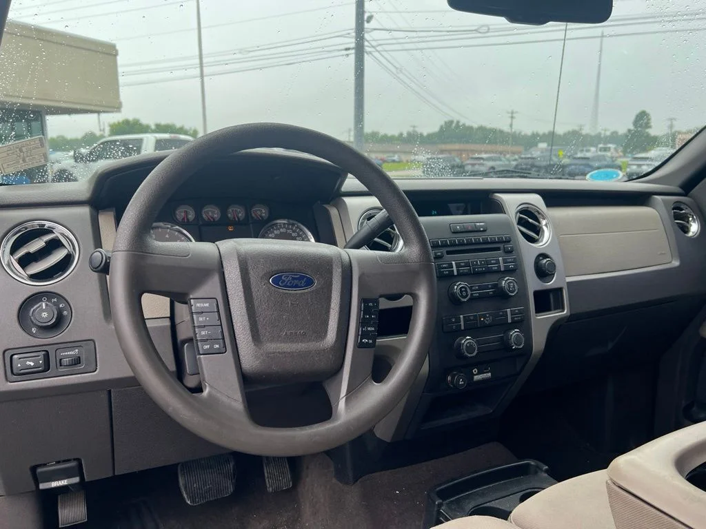Used 2010 Black Ford XLT image 9