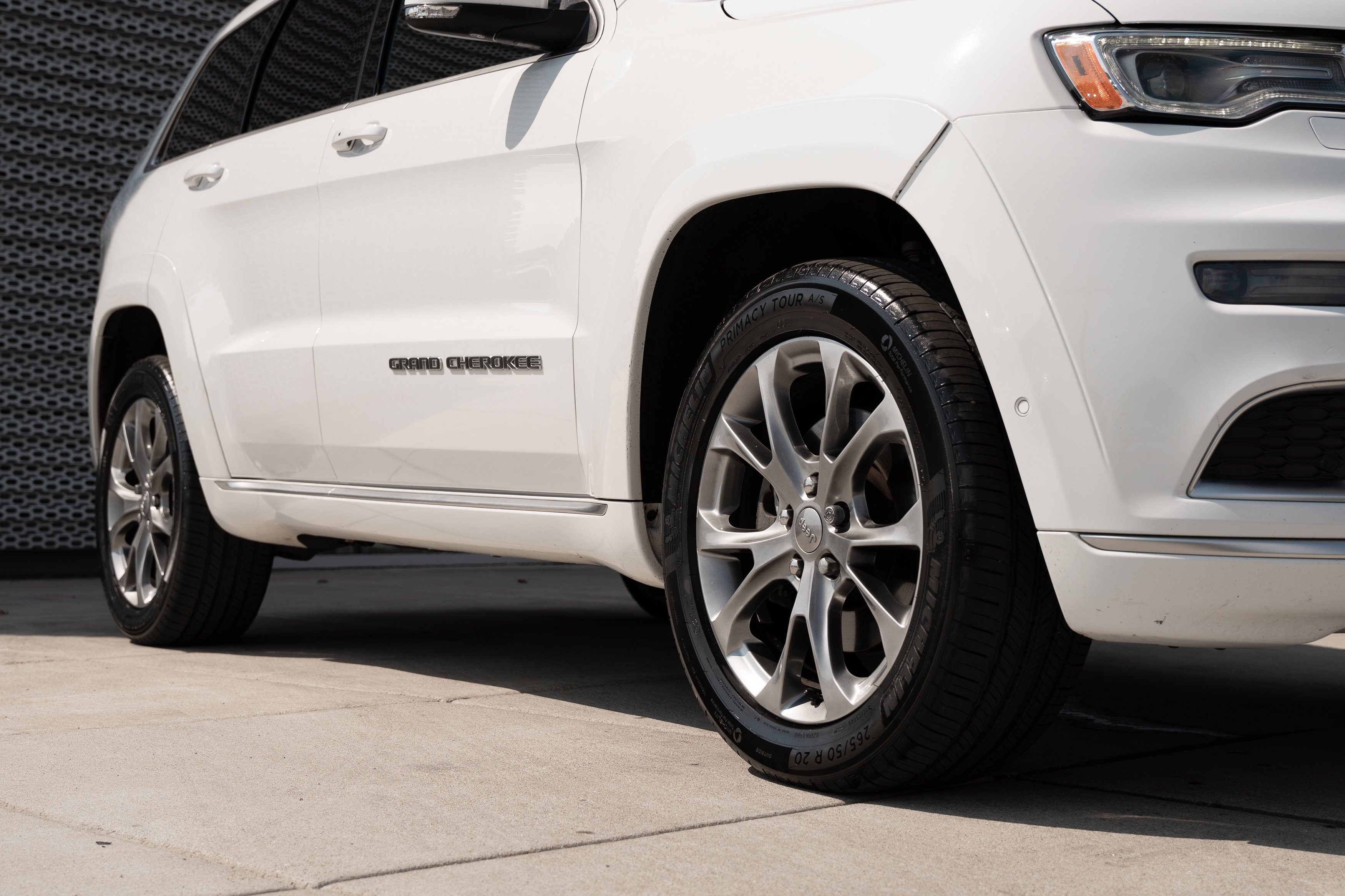 Used 2020 Bright White Clearcoat Jeep Summit image 33