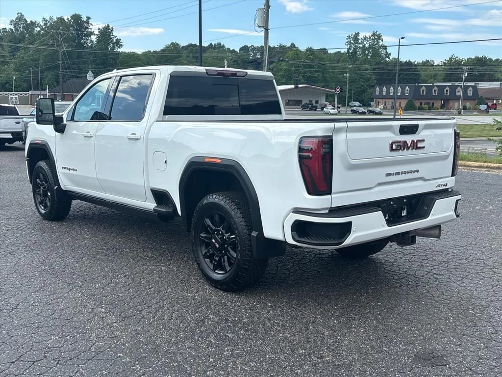 Used 2024 White GMC AT4 image 5