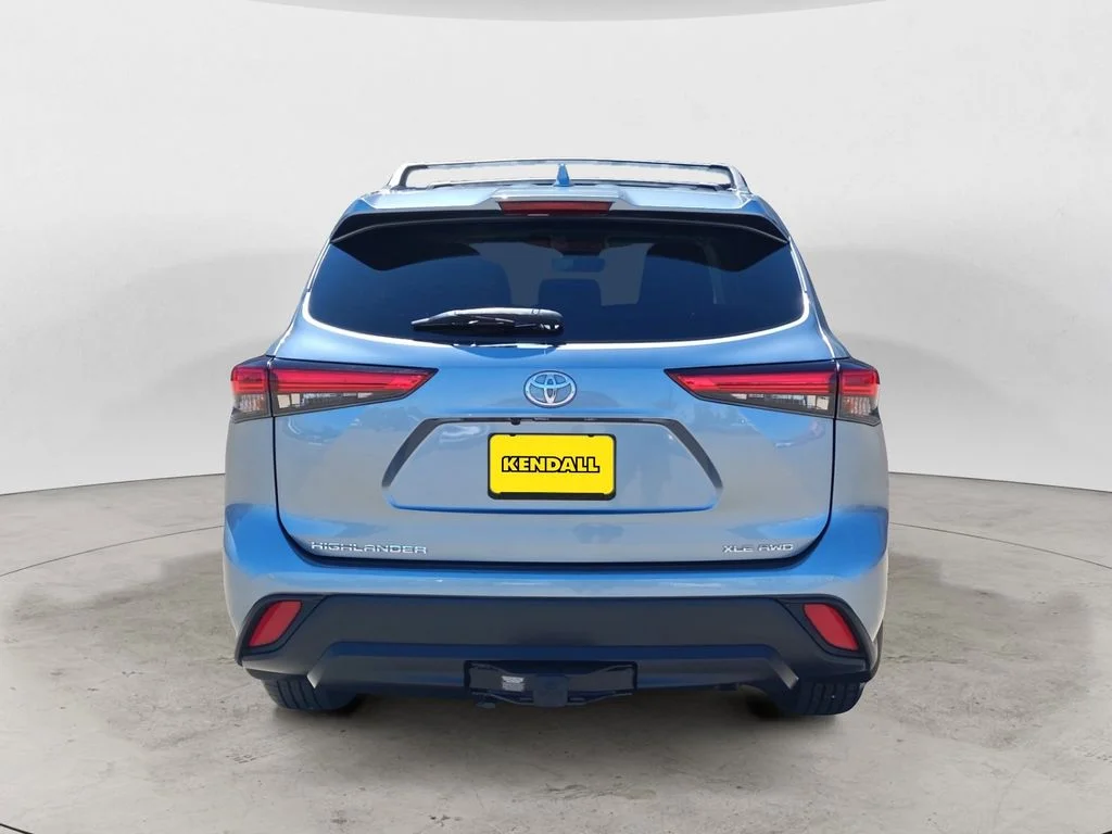 Used 2021 Gray Toyota XLE image 4