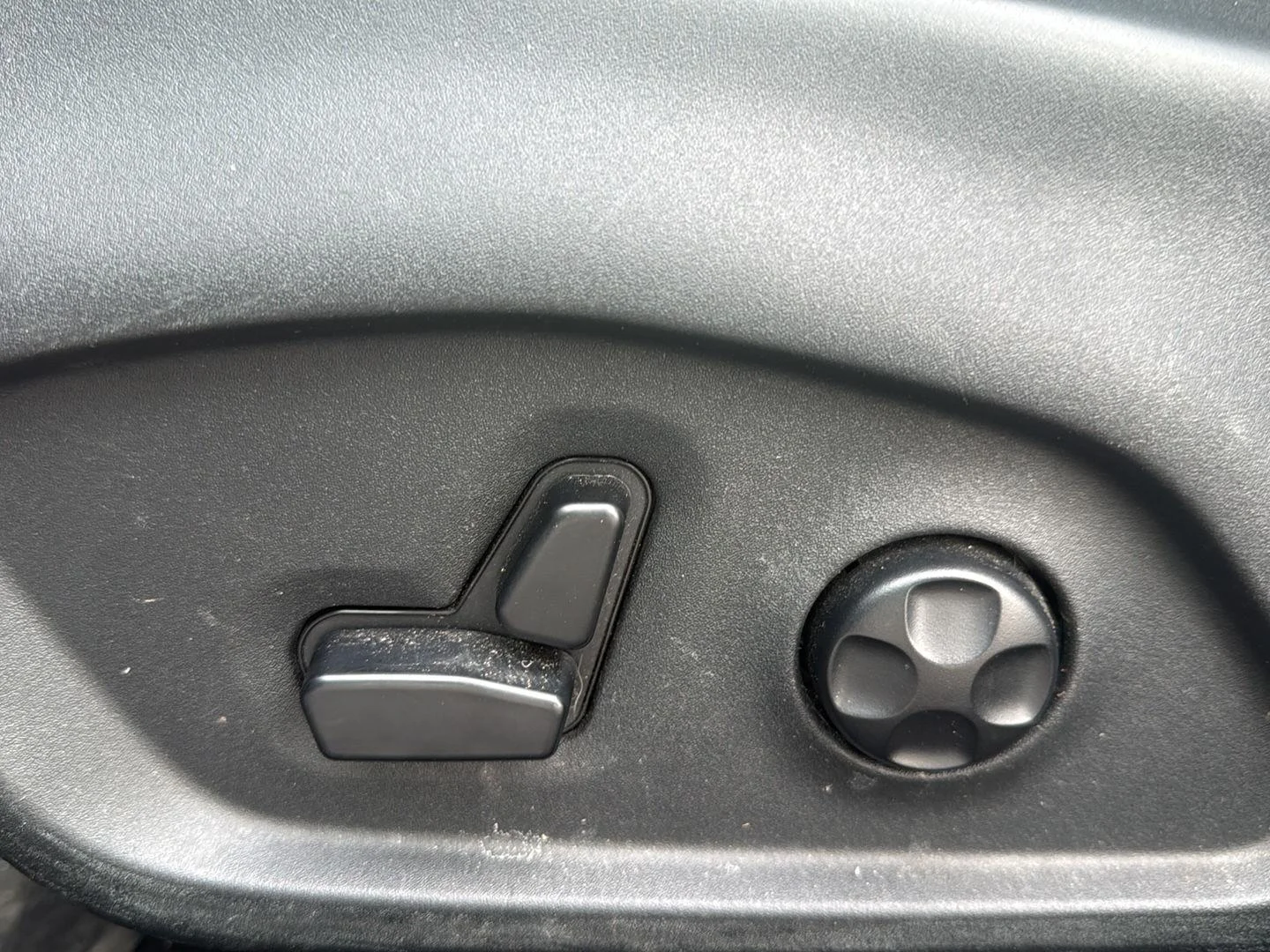 Used 2019 Jazz Blue Pearlcoat Jeep Latitude image 10