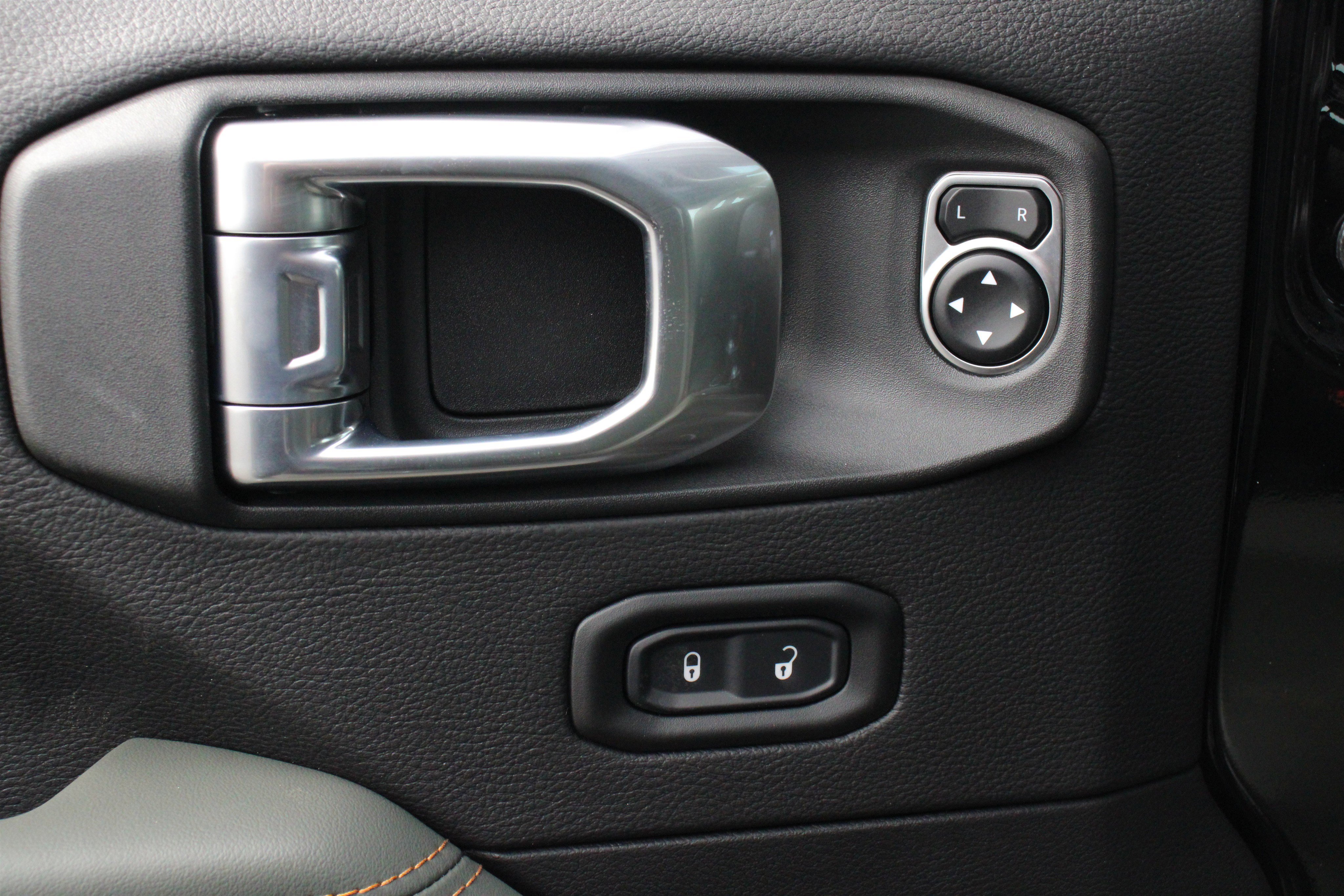 New 2026 Black Clear-Coat Exterior Paint Jeep Mojave X image 7