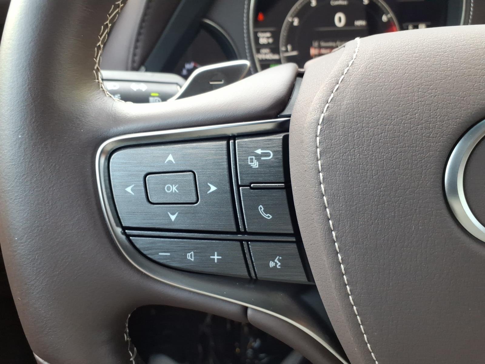 Used 2018 Manganese Luster Lexus Base image 22
